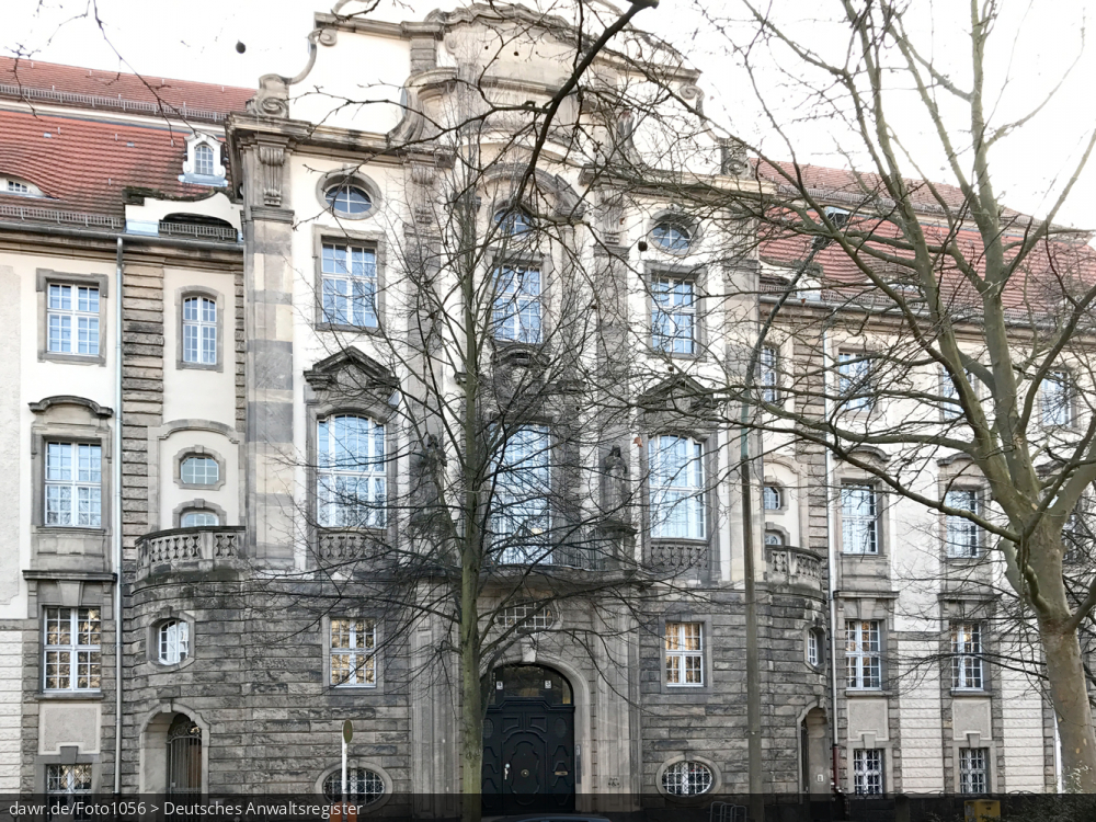 Dieses Foto zeigt das Gebäude, in dem das Amtsgericht Pankow/Weißensee seinen Sitz hat. Das Amtsgericht Pankow/Weißensee ist zuständig für die Ortsteile Weißensee, Blankenburg, Heinersdorf, Karow, Stadtrandsiedlung Malchow, Pankow, Blankenfelde, Buch, Französisch Buchholz, Niederschönhausen, Rosenthal und Wilhelmsruh des Bezirks Pankow.