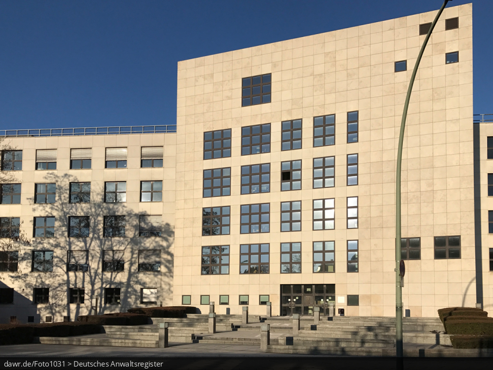 Dieses Foto zeigt den Teil des Amtsgerichts Tempelhof-Kreuzberg am Halleschen Ufer in Berlin, in dem die Abteilungen für Familiensachen Ihren Sitz haben. Zum 1. März 2016 gibt das Familiengericht Tempelhof-Kreuzberg seine Zuständigkeit für Familiensachen im Verwaltungsbezirk Treptow-Köpenick an das Amtsgericht Köpenick ab.