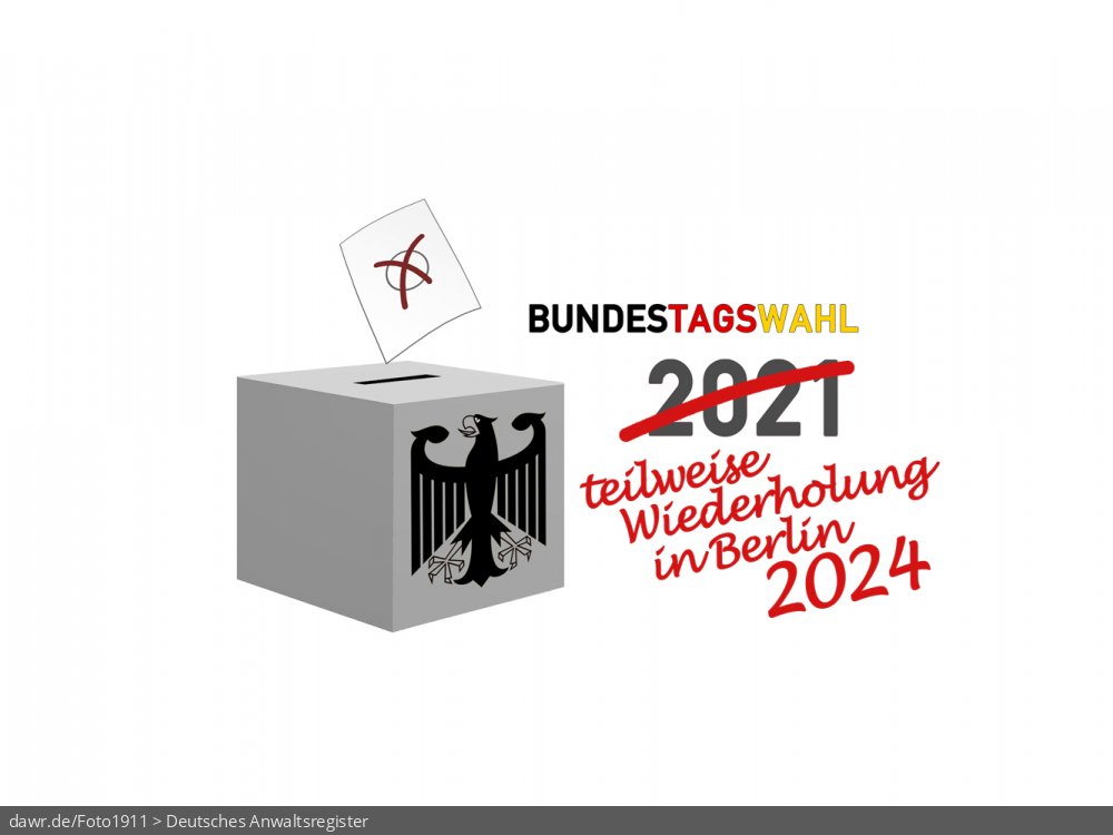 Diese Grafik zeigt die Zeichnung einer Wahlurne, welche mit einem Bundesadler ergänzt wurde. Über der Box schwebt ein angedeuteter Wahlzettel, welcher mit einem symbolisch angekreuzten Feld, wie es auf Wahlscheinen benutzt wird, ergänzt wurde. Daneben steht der Schriftzug „Bundestagswahl 2021“, ergänzt um die Bemerkung „teilweise Wiederholung in Berlin 2023“. Eine solche Grafik eignet sich gut als symbolische Darstellung für die Bundestagswahl aus dem September 2021, welche im Februar 2024 teilweise in Berlin wiederholt werden muss.