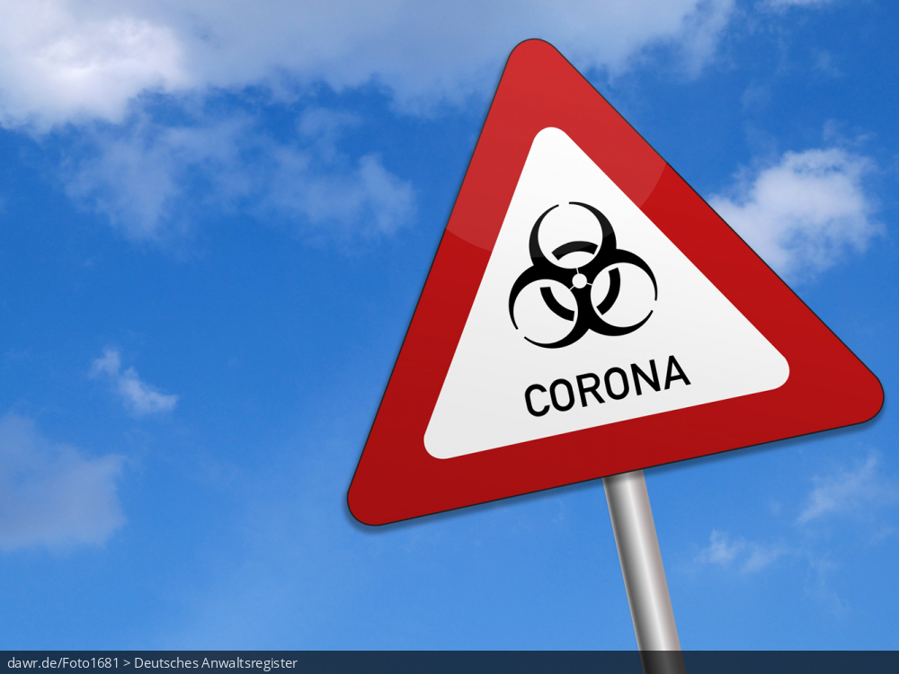 Diese Grafik zeigt einen blauen Himmel, vor dem ein gezeichnetes Verkehrszeichens zu sehen ist. Das Schild warnt vor dem Corona-Virus und zeigt das internationale Zeichen für Biogefährdung. Diese symbolische Darstellung eignet sich gut für alle Themen im Zusammenhang mit der Corona-Pandemie.
