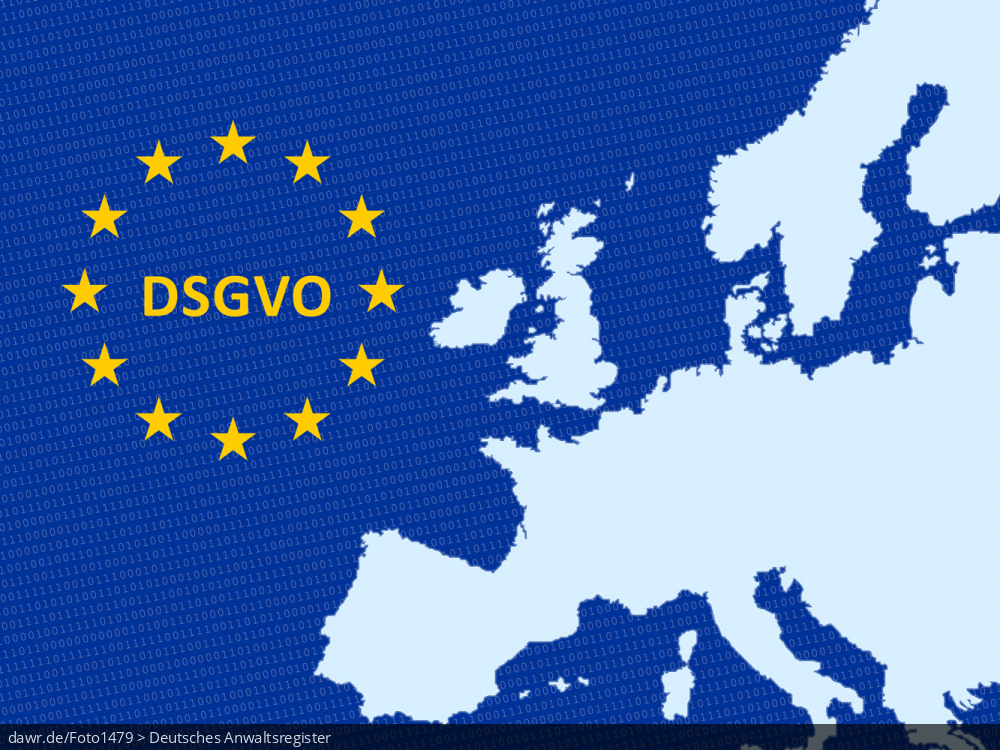 Dieses Bild zeigt eine stark vereinfachte Darstellung von Europa, wobei im Hintergrund binäre Zeichenfolgen zu sehen sind. Daneben ist ein Kreis aus zwölf goldenen Sternen zu sehen, wie er in der Europaflagge zu finden ist. In diesem Kreis steht die Abkürzung DSGVO. Dieses Bild ist eine symbolische Darstellung für die Einführung der Datenschutz-Grundverordnung (DSGVO) in Europa.