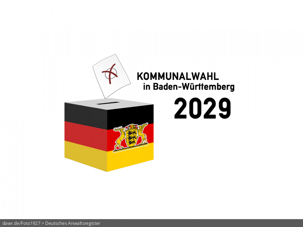 Diese Grafik zeigt die Zeichnung einer Wahlurne, welche in den deutschen Nationalfarben schwarz-rot-gold gefärbt und mit dem Wappen von Baden-Württemberg dekoriert wurde. Über der Box schwebt ein angedeuteter Wahlzettel, welcher mit einem symbolisch angekreuzten Feld, wie es auf Wahlscheinen benutzt wird, ergänzt wurde. Daneben steht der Schriftzug „Kommunalwahl in Baden-Württemberg 2029“. Eine solche Grafik eignet sich gut als symbolische Darstellung für die Kommunalwahl im Frühjahr 2029. Diese Grafik zeigt die Zeichnung einer Wahlurne, welche in den deutschen Nationalfarben schwarz-rot-gold gefärbt und mit dem Wappen von Baden-Württemberg dekoriert wurde. Über der Box schwebt ein angedeuteter Wahlzettel, welcher mit einem symbolisch angekreuzten Feld, wie es auf Wahlscheinen benutzt wird, ergänzt wurde. Daneben steht der Schriftzug „Kommunalwahl in Baden-Württemberg 2029“. Eine solche Grafik eignet sich gut als symbolische Darstellung für die Kommunalwahl im Frühjahr 2029.