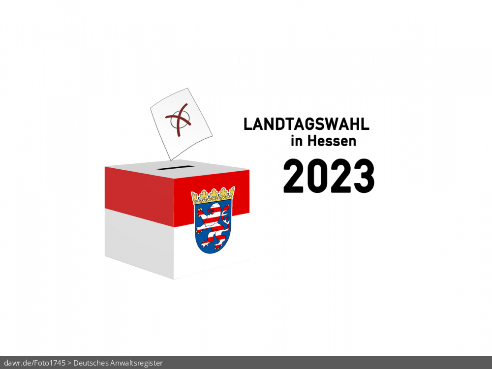 Diese Grafik zeigt die Zeichnung einer Wahlurne, welche in den Landesfarben von Hessen gefärbt und mit dem passenden Wappen dekoriert wurde. Über der Box schwebt ein angedeuteter Wahlzettel, welcher mit einem symbolisch angekreuzten Feld, wie es auf Wahlscheinen benutzt wird, ergänzt wurde. Daneben steht der Schriftzug „Landtagswahl in Hessen 2023“. Eine solche Grafik eignet sich gut als symbolische Darstellung für die Landtagswahl im Herbst 2023. Diese Grafik zeigt die Zeichnung einer Wahlurne, welche in den Landesfarben von Hessen gefärbt und mit dem passenden Wappen dekoriert wurde. Über der Box schwebt ein angedeuteter Wahlzettel, welcher mit einem symbolisch angekreuzten Feld, wie es auf Wahlscheinen benutzt wird, ergänzt wurde. Daneben steht der Schriftzug „Landtagswahl in Hessen 2023“. Eine solche Grafik eignet sich gut als symbolische Darstellung für die Landtagswahl im Herbst 2023.