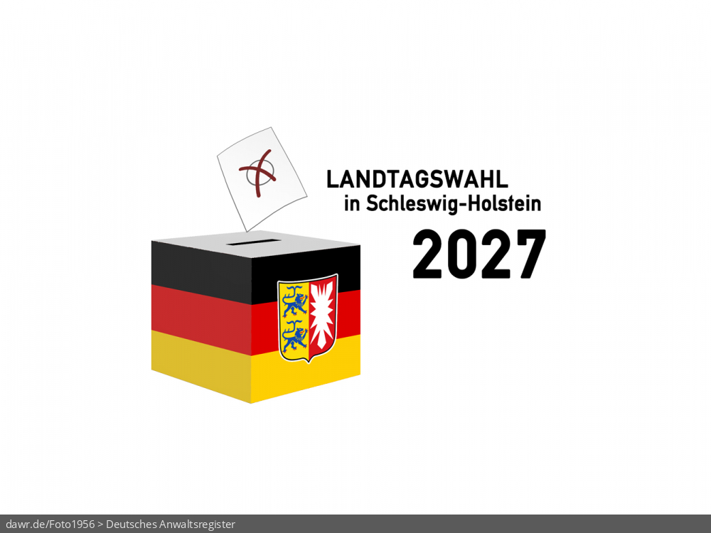 Diese Grafik zeigt die Zeichnung einer Wahlurne, welche in den deutschen Nationalfarben schwarz-rot-gold gefärbt und mit dem Wappen von Schleswig-Holstein dekoriert wurde. Über der Box schwebt ein angedeuteter Wahlzettel, welcher mit einem symbolisch angekreuzten Feld, wie es auf Wahlscheinen benutzt wird, ergänzt wurde. Daneben steht der Schriftzug „Landtagswahl in Schleswig-Holstein 2027“. Eine solche Grafik eignet sich gut als symbolische Darstellung für die Landtagswahl im Frühjahr 2027. Diese Grafik zeigt die Zeichnung einer Wahlurne, welche in den deutschen Nationalfarben schwarz-rot-gold gefärbt und mit dem Wappen von Schleswig-Holstein dekoriert wurde. Über der Box schwebt ein angedeuteter Wahlzettel, welcher mit einem symbolisch angekreuzten Feld, wie es auf Wahlscheinen benutzt wird, ergänzt wurde. Daneben steht der Schriftzug „Landtagswahl in Schleswig-Holstein 2027“. Eine solche Grafik eignet sich gut als symbolische Darstellung für die Landtagswahl im Frühjahr 2027.