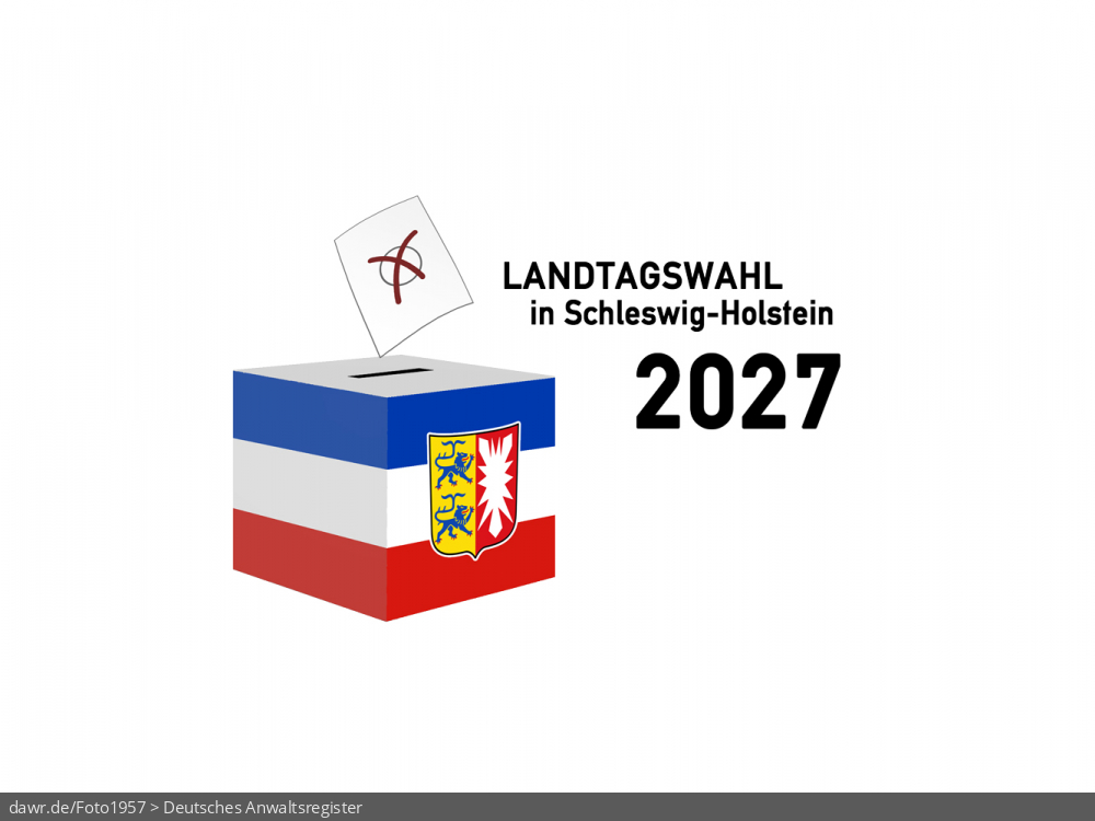 Diese Grafik zeigt die Zeichnung einer Wahlurne, welche in den Landesfarben von Schleswig-Holstein gefärbt und mit dem passenden Wappen dekoriert wurde. Über der Box schwebt ein angedeuteter Wahlzettel, welcher mit einem symbolisch angekreuzten Feld, wie es auf Wahlscheinen benutzt wird, ergänzt wurde. Daneben steht der Schriftzug „Landtagswahl in Schleswig-Holstein 2027“. Eine solche Grafik eignet sich gut als symbolische Darstellung für die Landtagswahl im Frühjahr 2027. Diese Grafik zeigt die Zeichnung einer Wahlurne, welche in den Landesfarben von Schleswig-Holstein gefärbt und mit dem passenden Wappen dekoriert wurde. Über der Box schwebt ein angedeuteter Wahlzettel, welcher mit einem symbolisch angekreuzten Feld, wie es auf Wahlscheinen benutzt wird, ergänzt wurde. Daneben steht der Schriftzug „Landtagswahl in Schleswig-Holstein 2027“. Eine solche Grafik eignet sich gut als symbolische Darstellung für die Landtagswahl im Frühjahr 2027.