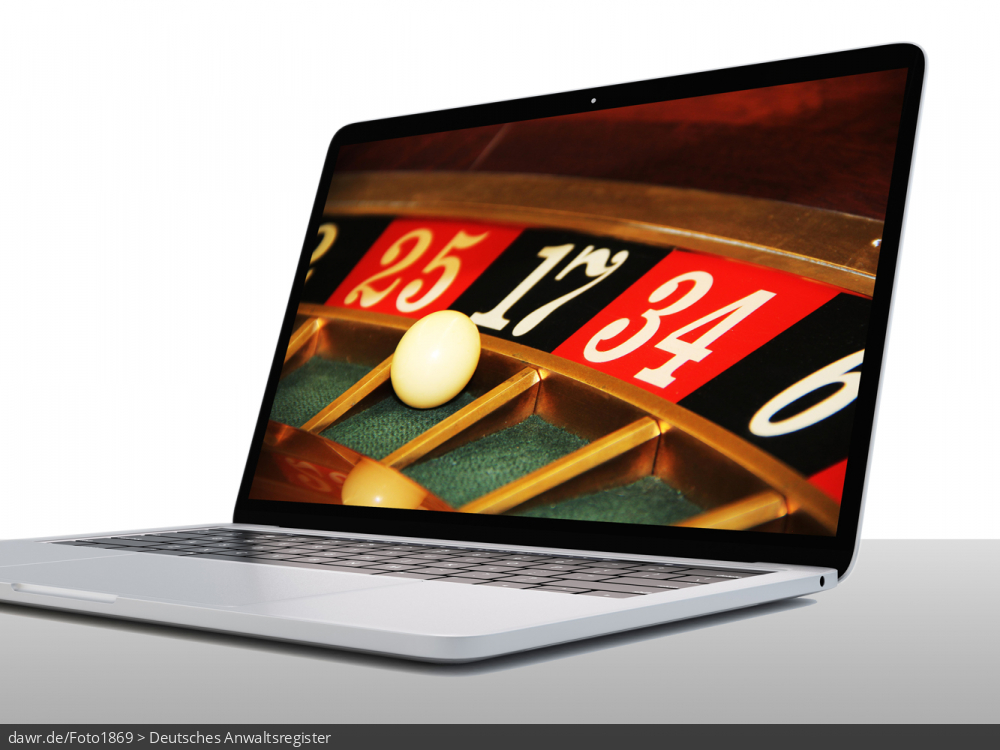 Dieses Bild zeigt ein Notebook, auf dessen Bildschirm ein Teil eines Roulette-Tisches zu sehen ist. Diese Darstellung eignet sich gut für Themen im Zusammenhang mit Online-Glücksspielen.
