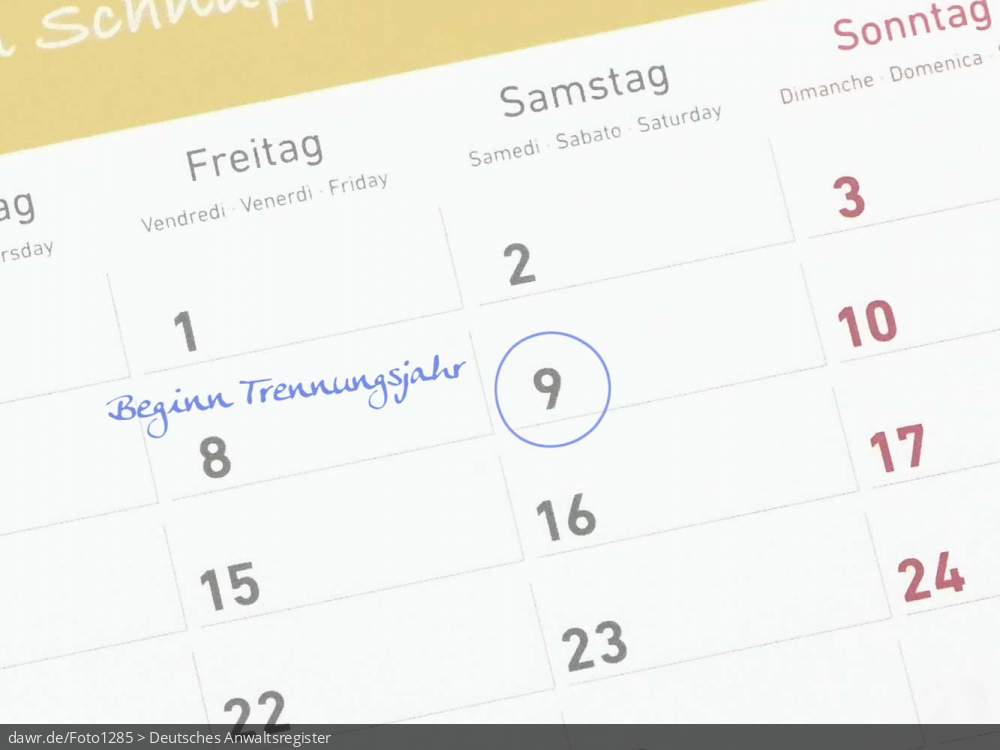 Dieses Foto zeigt einen Kalender auf dem ein Tag markiert wurde. Die Markierung wurde mit der Bemerkung „Beginn Trennungsjahr“ ergänzt.