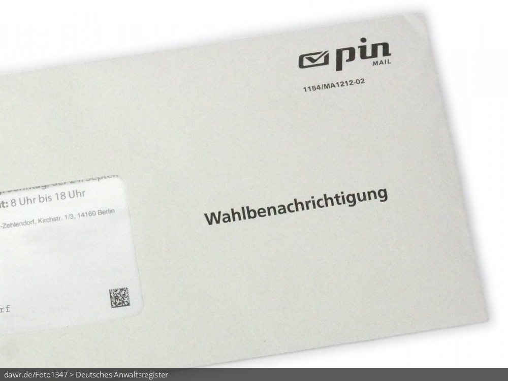 Dieses Foto zeigt den Briefumschlag zu einer Wahlbenachrichtung, wie sie an Berliner Bürger versendet wird. Dieses Bild ist bundesweit gut als symbolische Darstellung für das Themen Wahl geeignet.