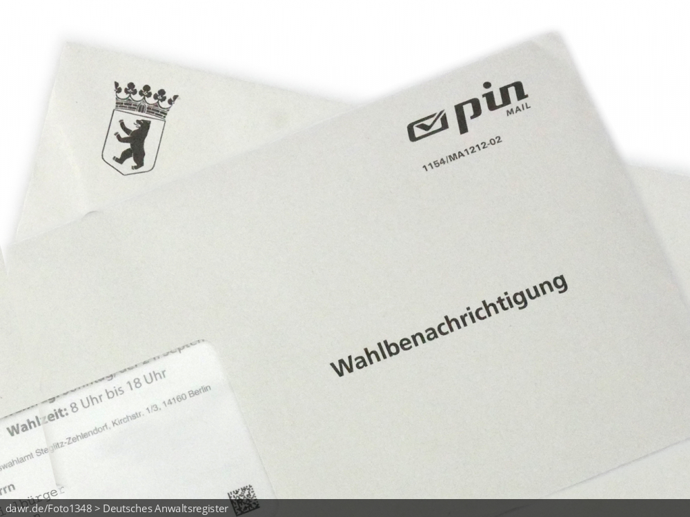 Dieses Foto zeigt den Briefumschlag zu einer Wahlbenachrichtung, wie sie an Berliner Bürger versendet wird. Dieses Bild ist bundesweit gut als symbolische Darstellung für das Themen Wahl geeignet.
