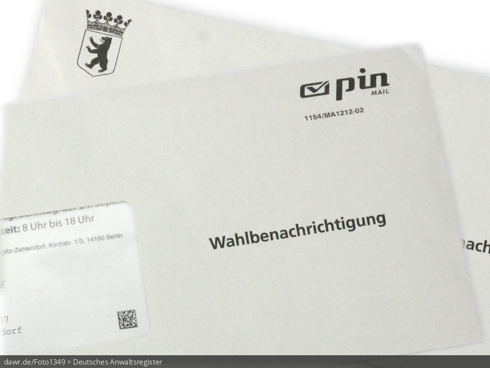 Dieses Foto zeigt den Briefumschlag zu einer Wahlbenachrichtung, wie sie an Berliner Bürger versendet wird. Dieses Bild ist bundesweit gut als symbolische Darstellung für das Themen Wahl geeignet.