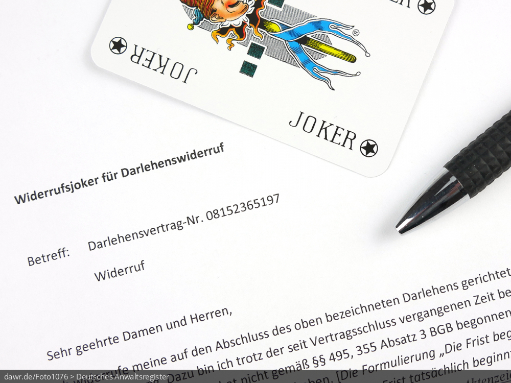 Dieses Foto zeigt ein Schreiben mit dem Titel „Widerrufsjoker für Darlehenswiderruf“, auf dem eine JOKER-Spielkarte plaziert wurde. Das Foto eignet sich so sehr gut als symbolische Darstellung das Thema Widerrufsjoker und Rückabwicklung von Kreditverträgen.