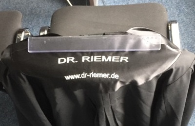 mit Namen bedruckte Robe von Rechtsanwalt Dr. Riemer